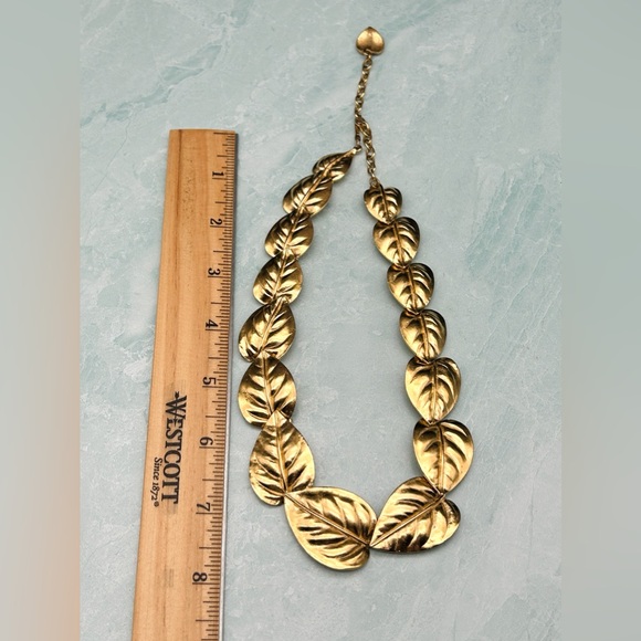 Vintage Circa 1955-1970 TRIFARI TM Gold Tone Large Leaf Choker Necklace 16-18” - Picture 13 of 15